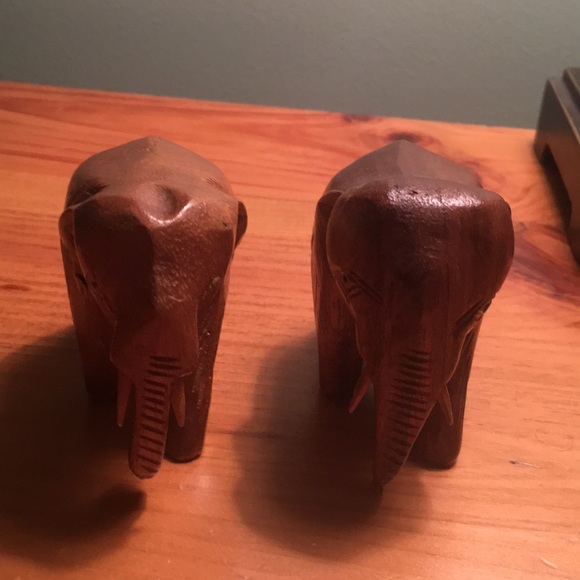 Wooden Hand-Craft Elephants Pair - Picture 1 of 2